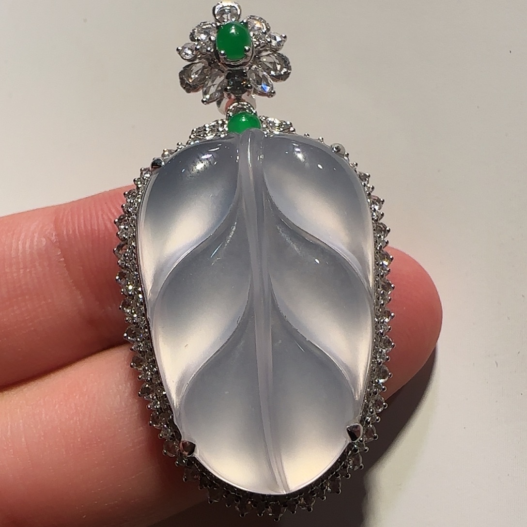 翡翠18K金镶嵌颈饰吊坠