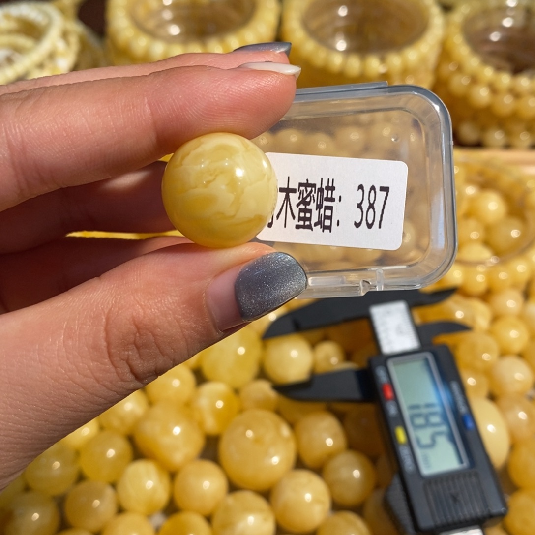 未镶嵌琥珀珠宝奇石387