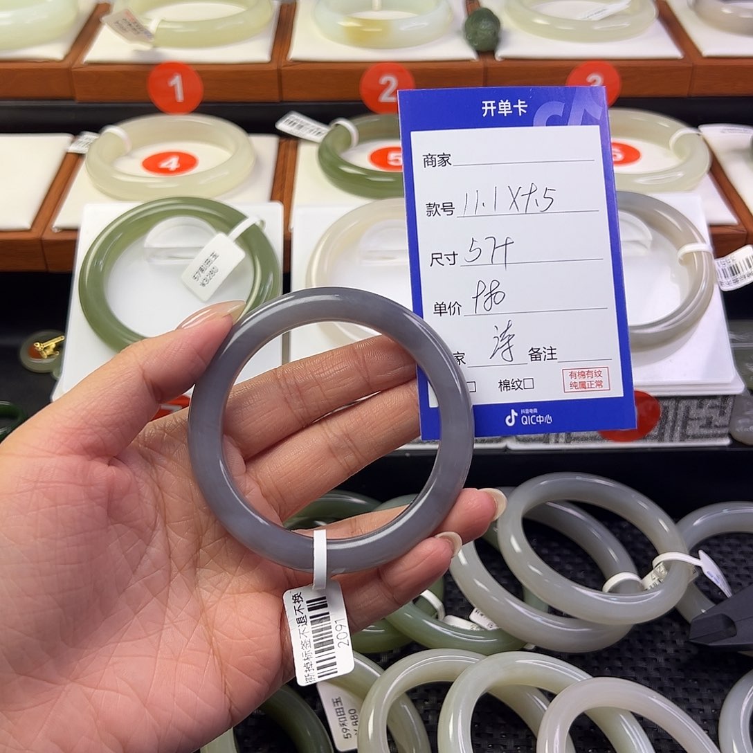 诗***斋和田玉未镶嵌手镯