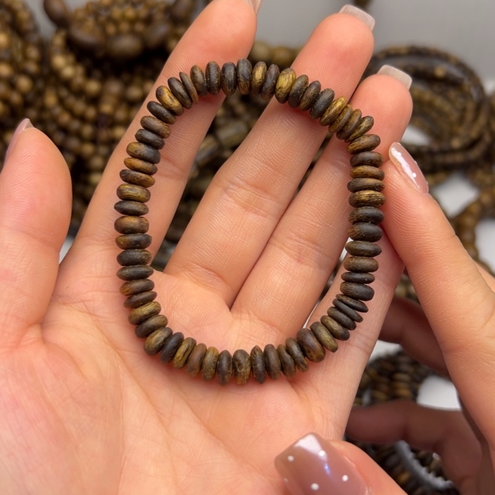 沉香碎屑沉香种植奇楠陆河沉水浮算盘珠卡08，6克