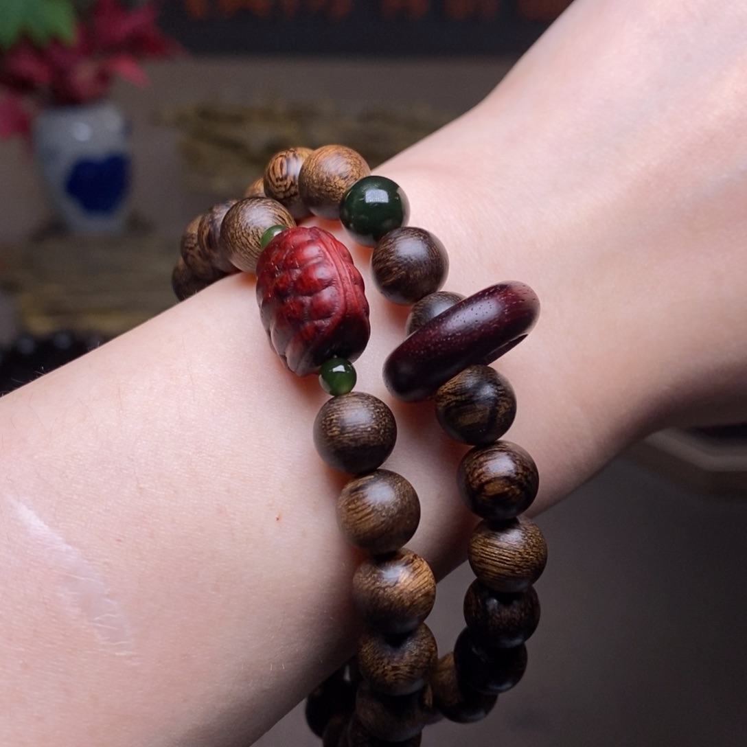 沉香手串越南芽庄绿棋瘤疤0.8+紫檀木雕配饰