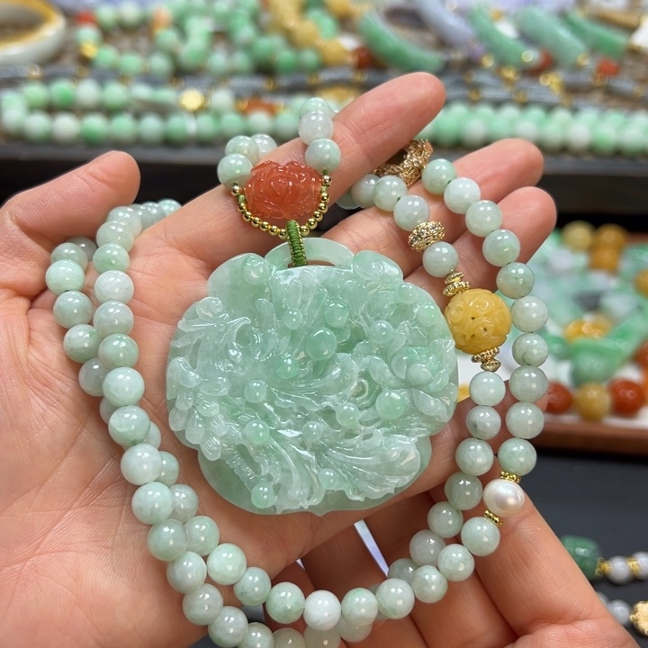 翡翠颈饰未镶嵌吊坠