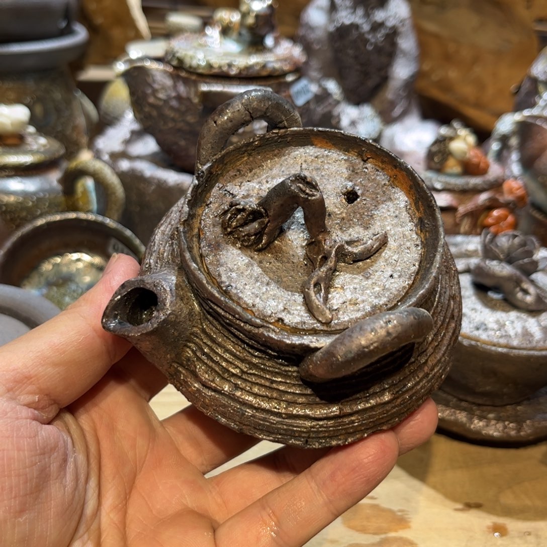 宝瓶壶瑕品介意勿拍。       