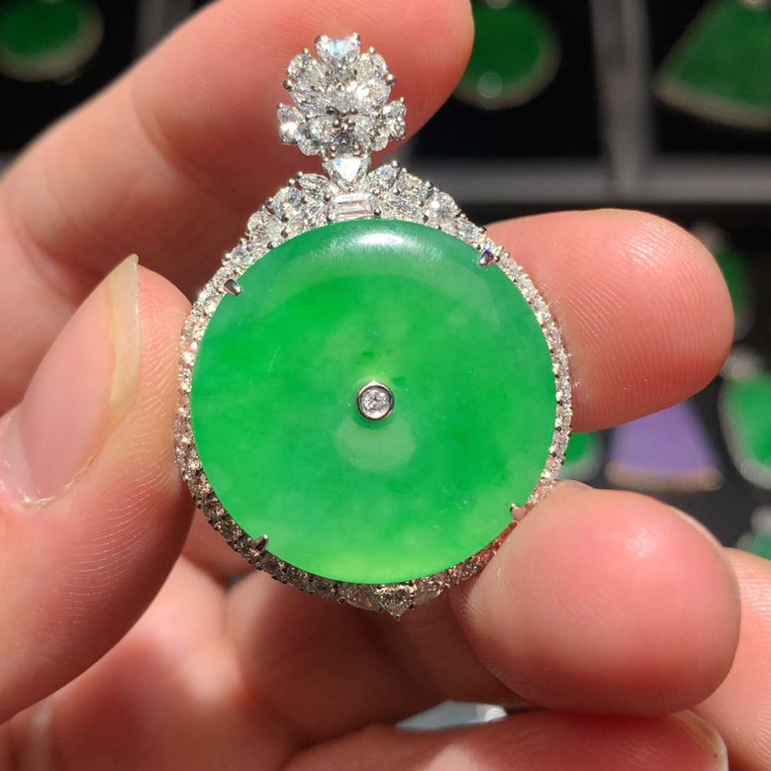 翡翠颈饰18K金镶嵌翡翠