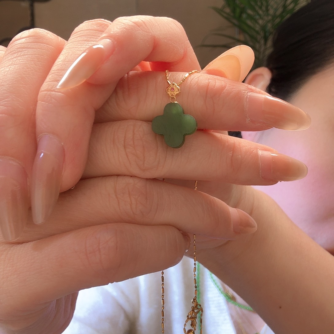 和田玉吊坠(赠链)18K金镶嵌