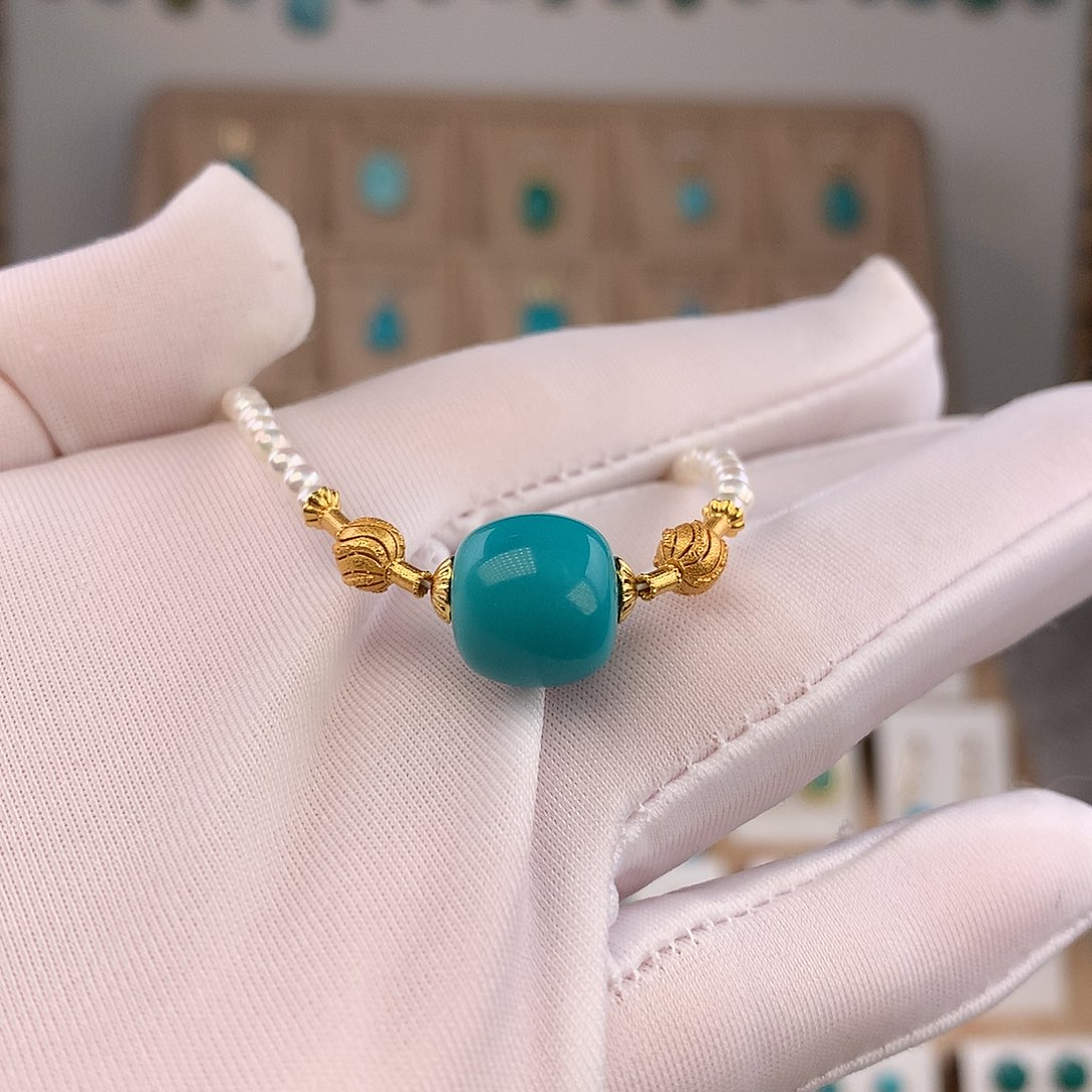 绿松石未镶嵌颈饰