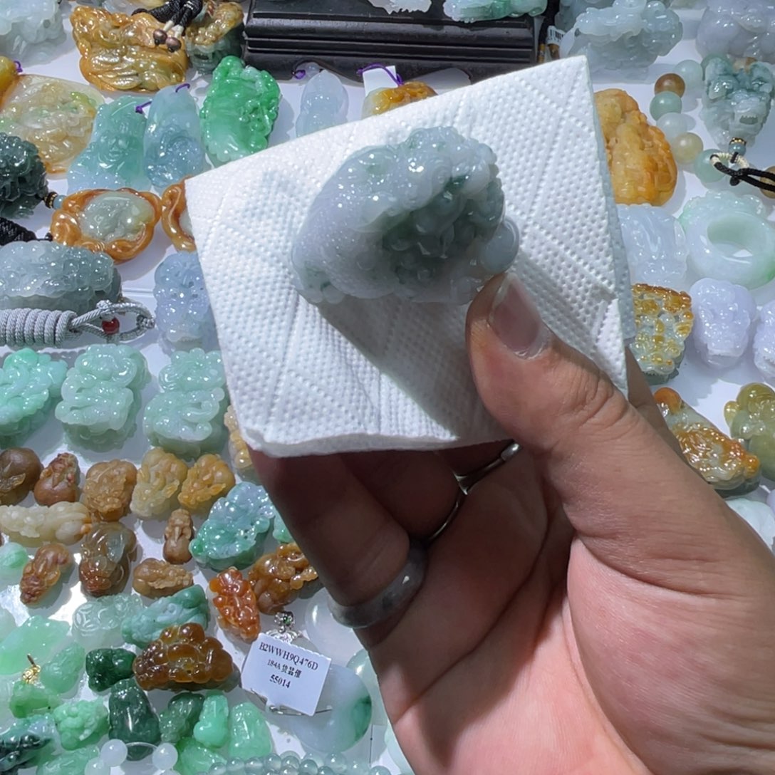 翡翠颈饰未镶嵌天然