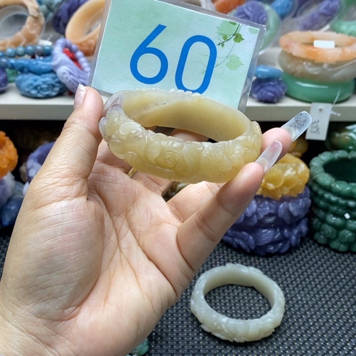 未镶嵌手镯石英岩玉
