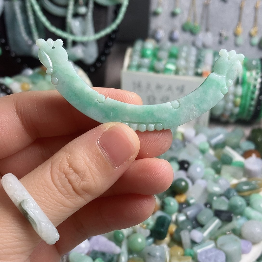 翡翠颈饰未镶嵌玉衡