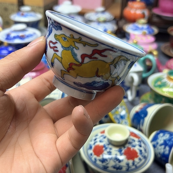 珐琅彩珐琅瓶中藏酒