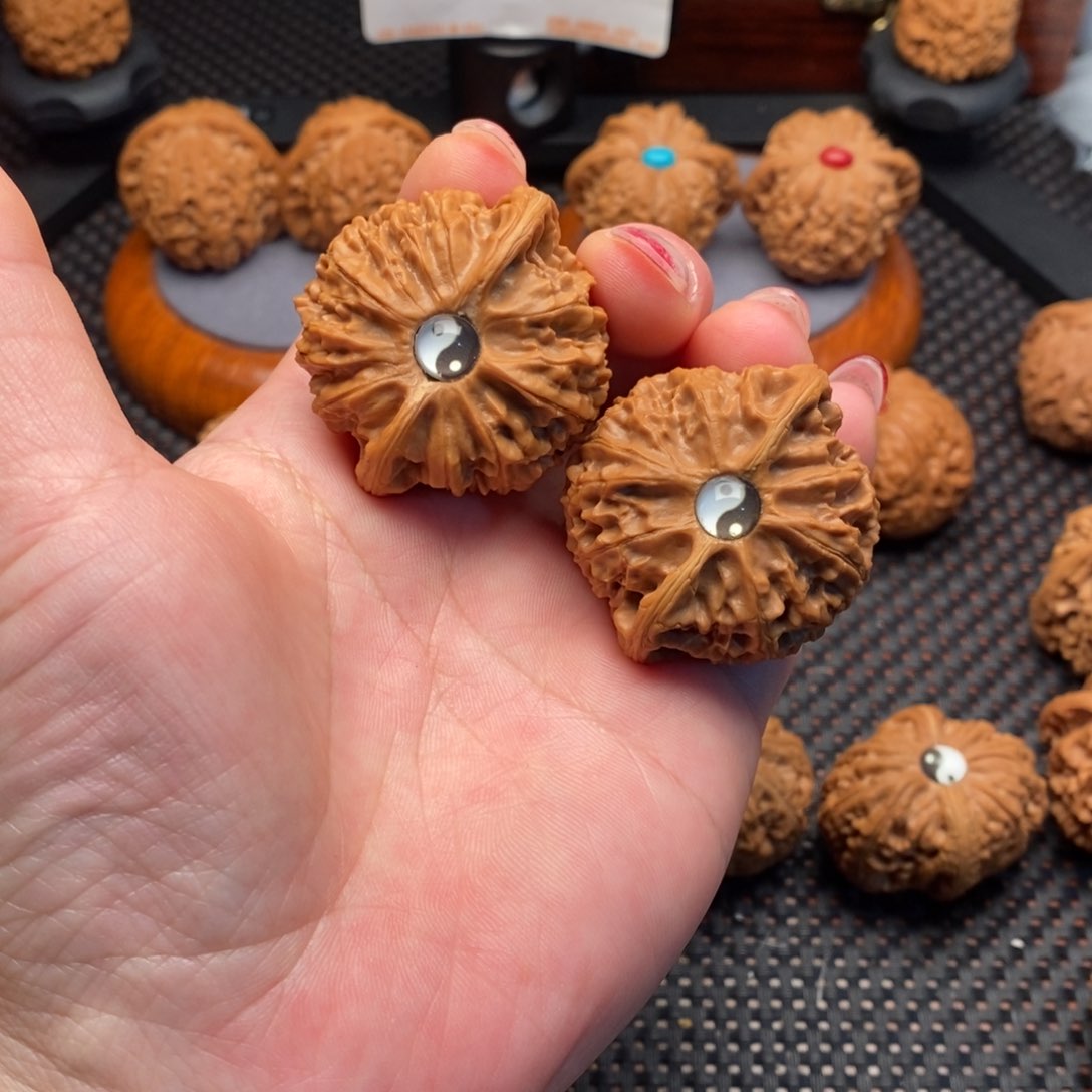 文玩核桃把件爆肉宫灯44尺镶嵌款