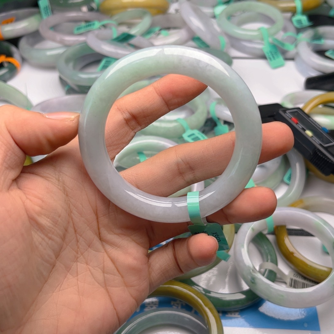 未镶嵌手镯翡翠555657. 136