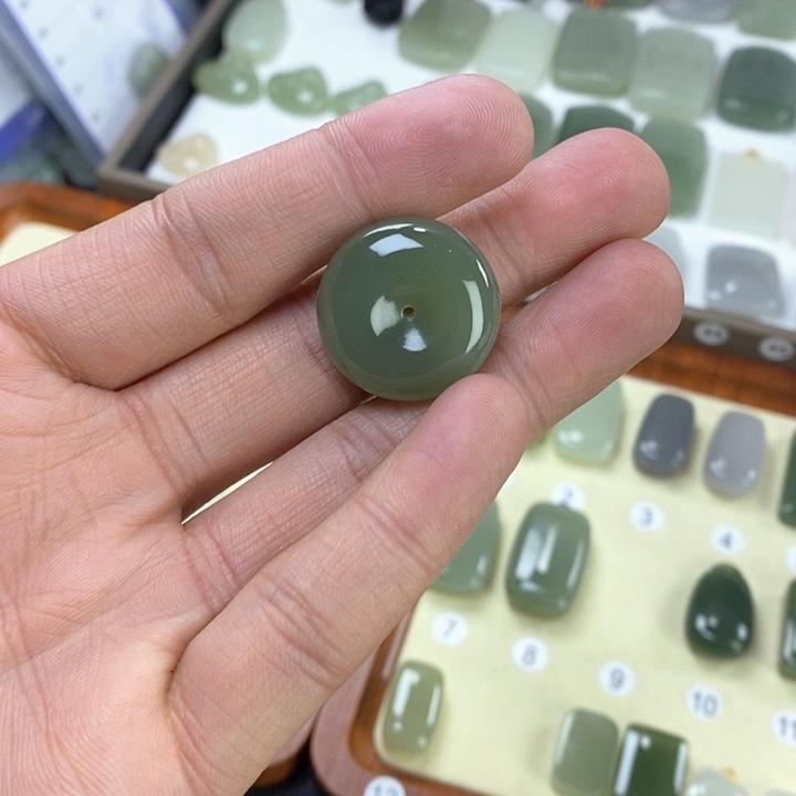 和田玉颈饰未镶嵌胖*妈