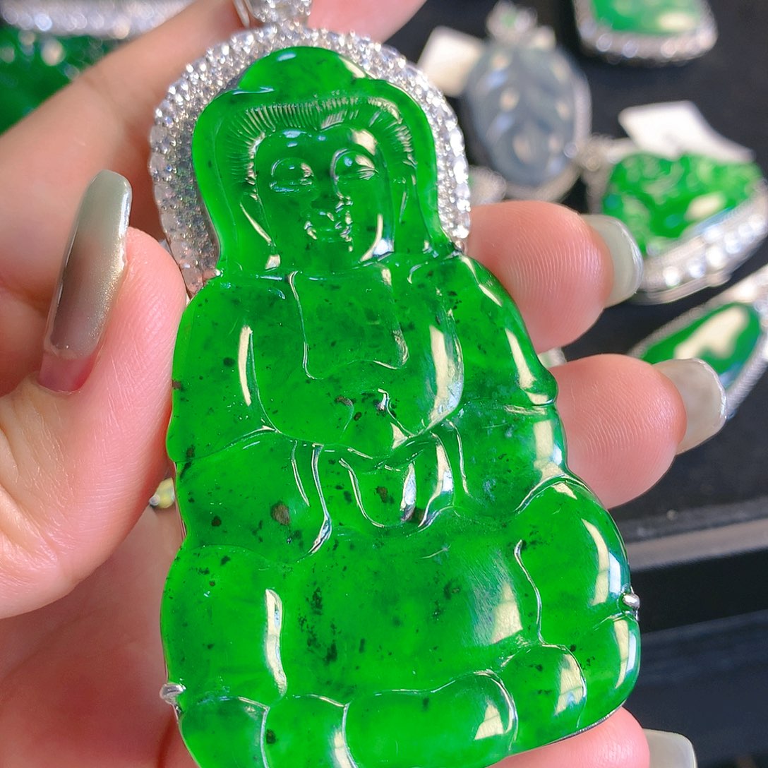 翡翠颈饰未镶嵌翡翠