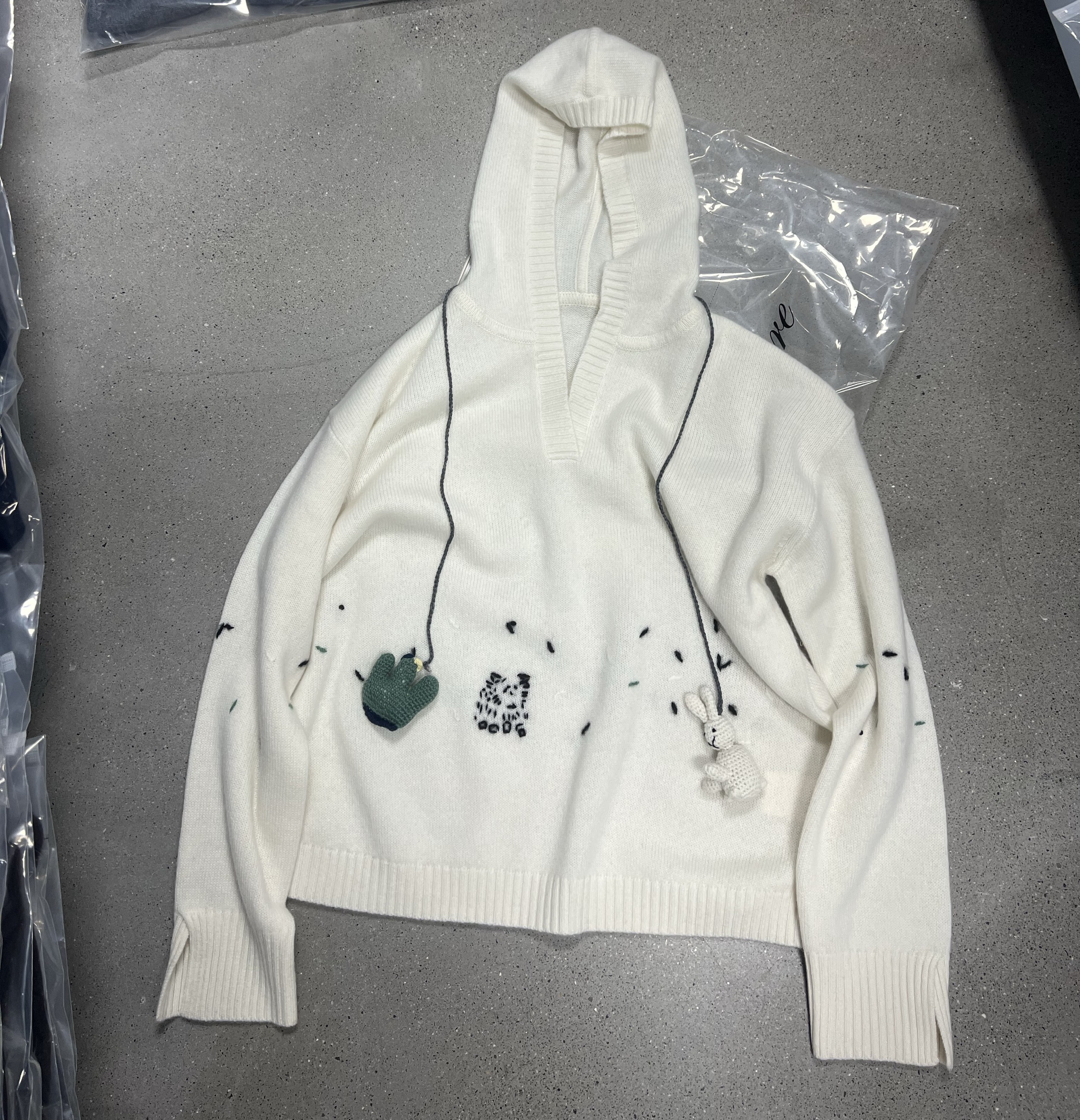 100%山羊绒【简笔画】野兽联名连帽刺绣宽松休闲女秋冬针织衫打底