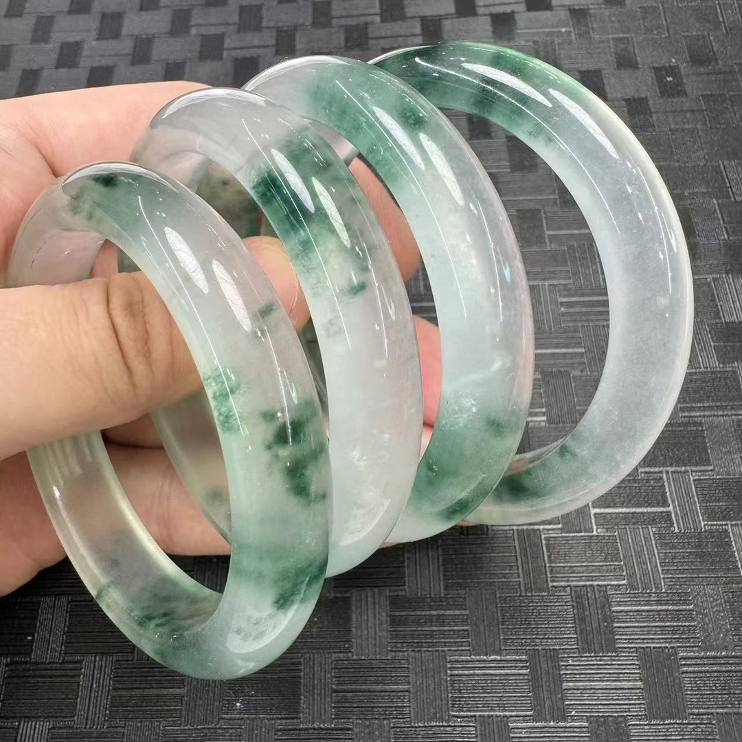 【有德玉业】---非洲翠飘花手镯一个