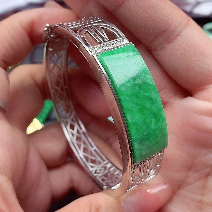 翡翠颈饰银S925镶嵌翡翠