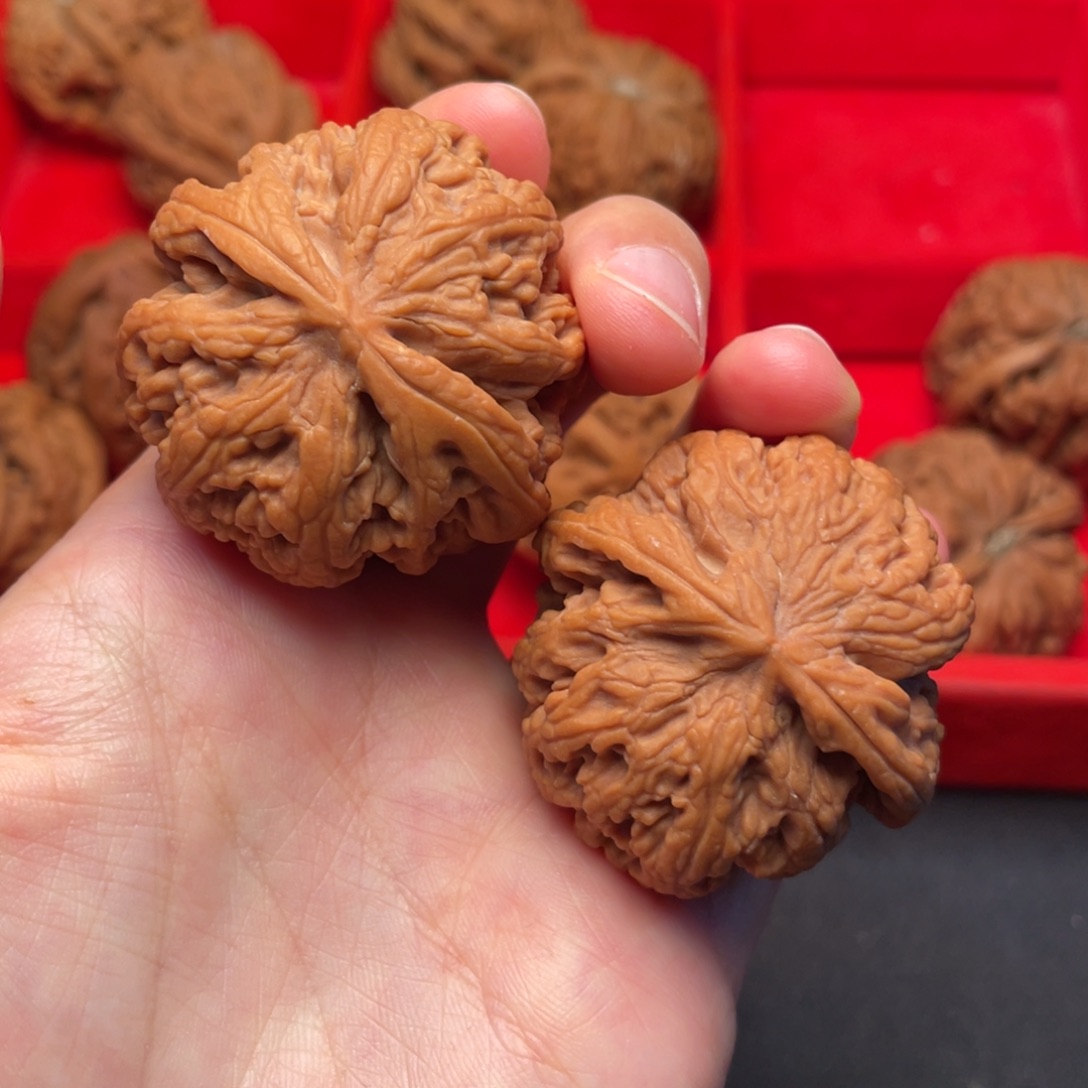 文玩核桃吊坠秦岭野生文玩核桃