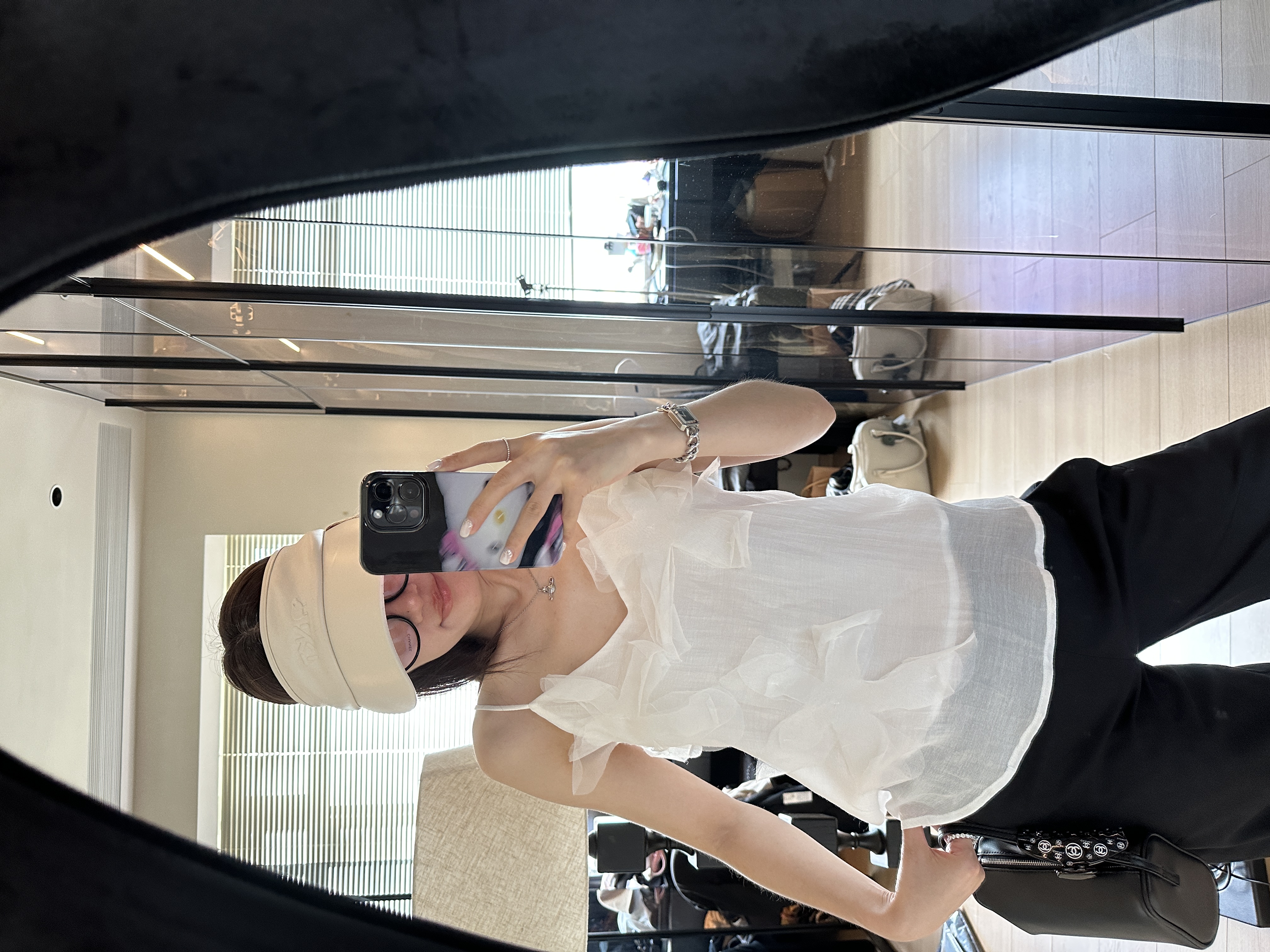 LA   设计感 白色立体卷卷花瓣 吊带上衣  25786