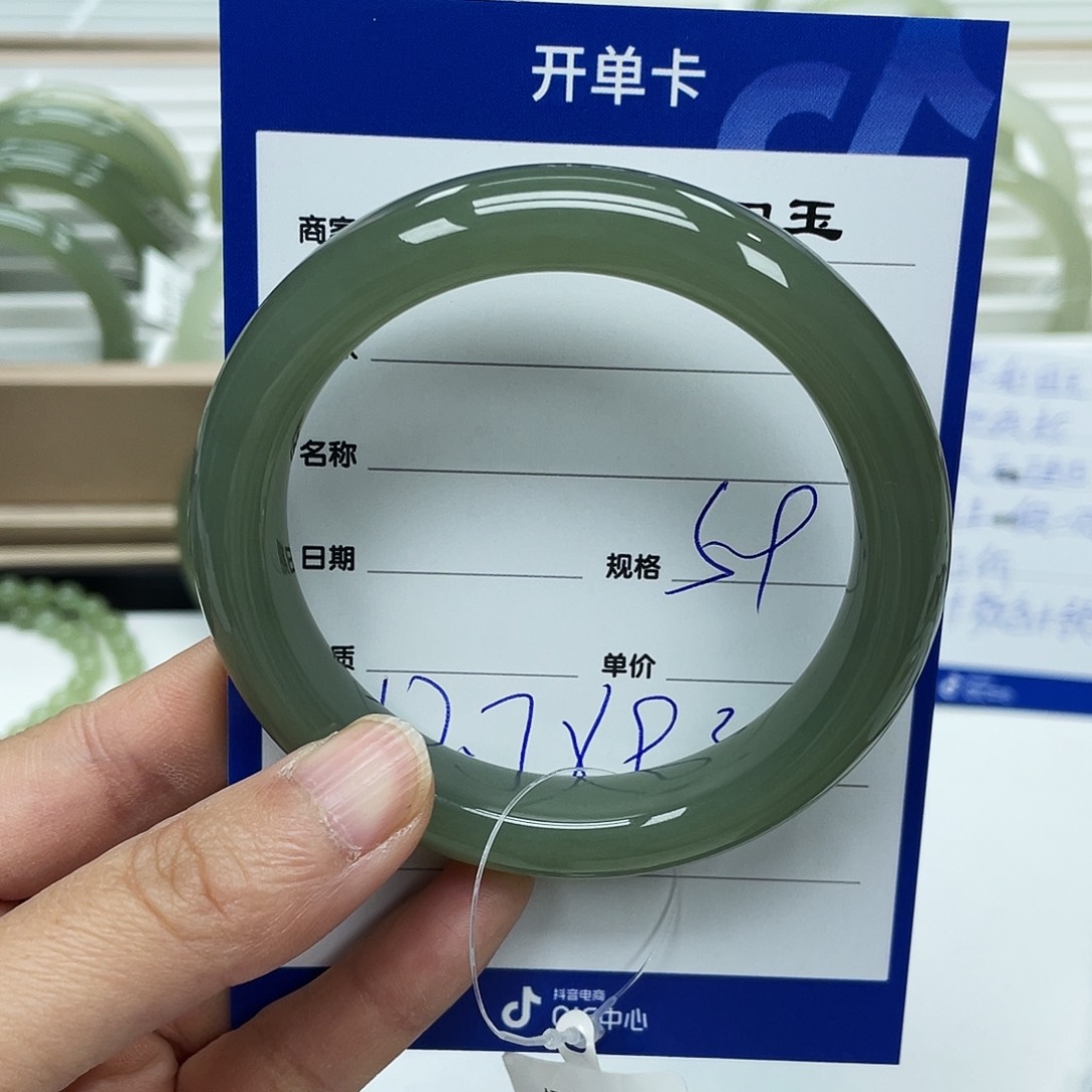 我***福和田玉未镶嵌手镯