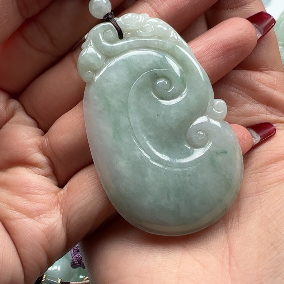 翡翠颈饰未镶嵌如意