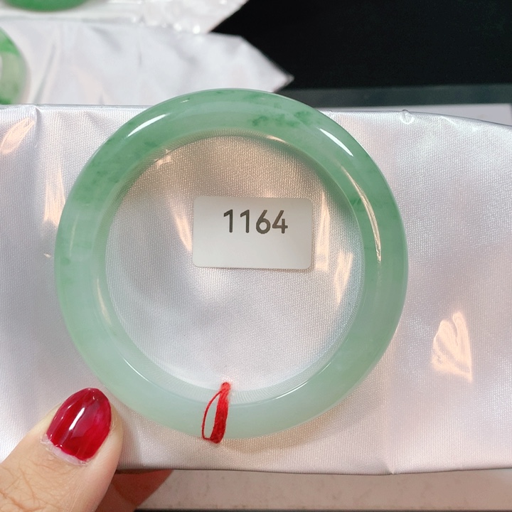 翡翠手镯未镶嵌天然翡翠手镯02