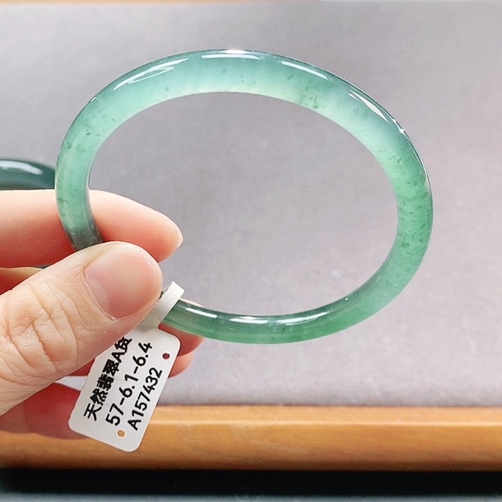 【闪购商品】翡翠手镯（圆镯）未镶嵌