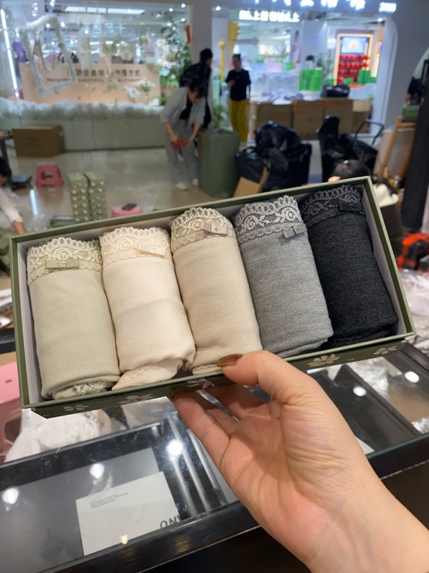 中腰85-135斤磨毛蕾丝边拼接内裤三角裤收腹显瘦大包臀不卡不勒