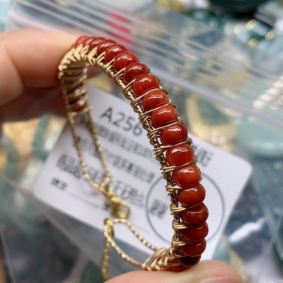 翡翠颈饰未镶嵌吊坠