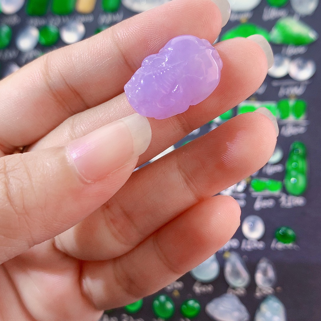 翡翠未镶嵌颈饰紫貔貅