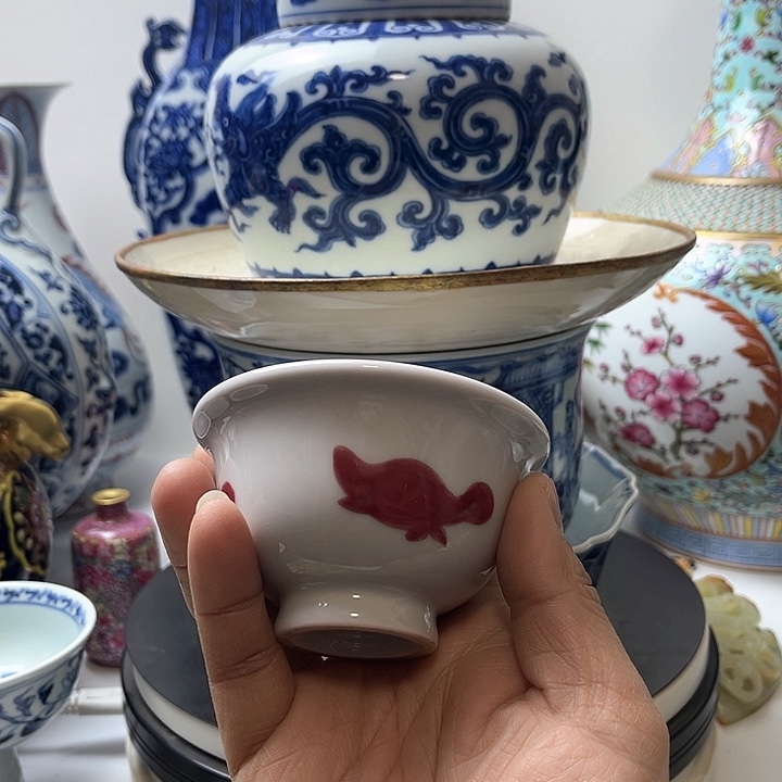 摆件张*成釉里红 压手杯 