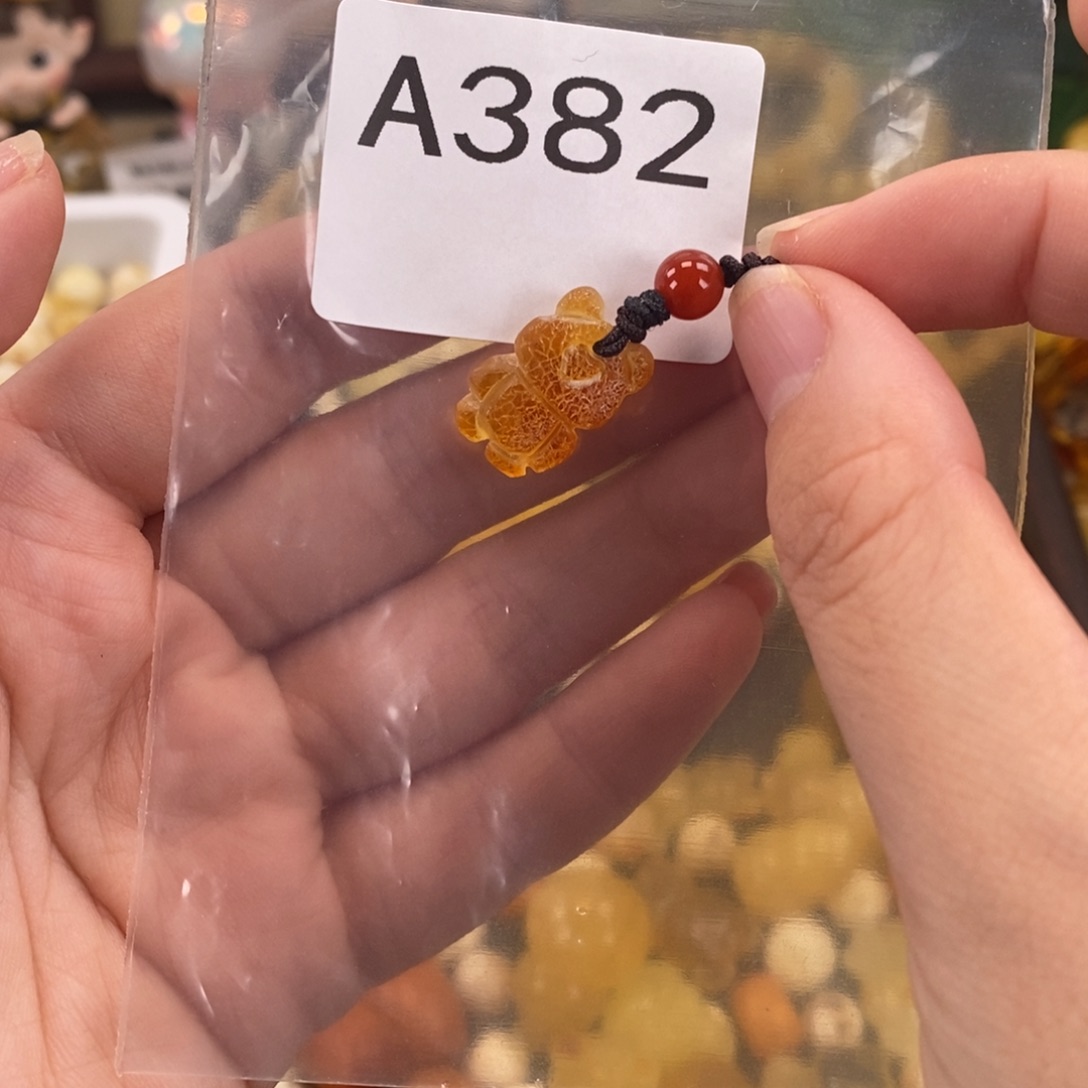 未镶嵌琥珀珠宝奇石
