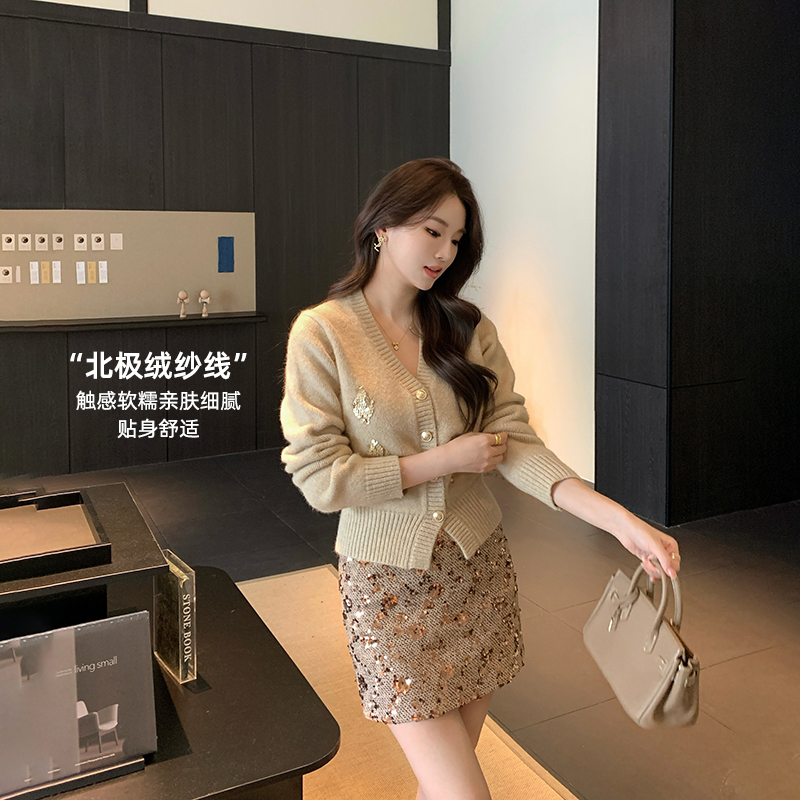 林关关【松茶可可】慵懒温柔女秋冬保暖毛织开衫+亮片半身短裙套装