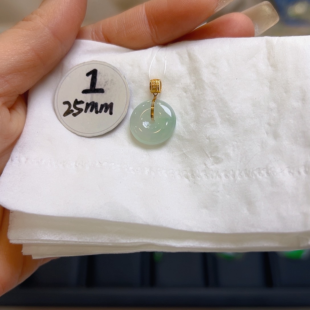 翡翠颈饰18K金镶嵌翡翠