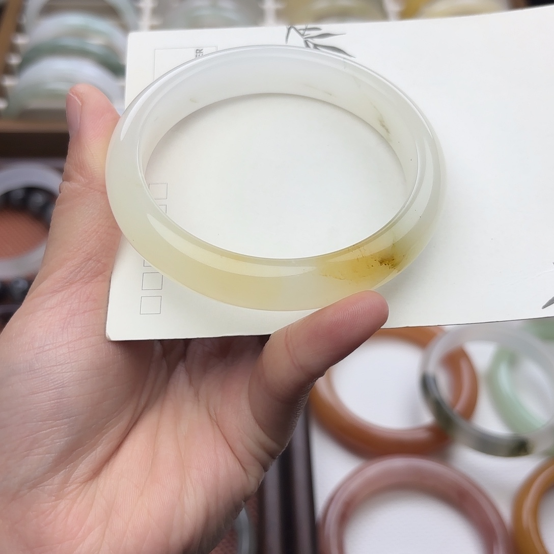 石英质玉（天山翠）未镶嵌手镯62.5圈口