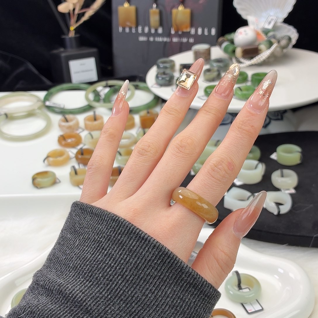 E***7和田玉（糖玉）未镶嵌戒指j200黄糖圆条13