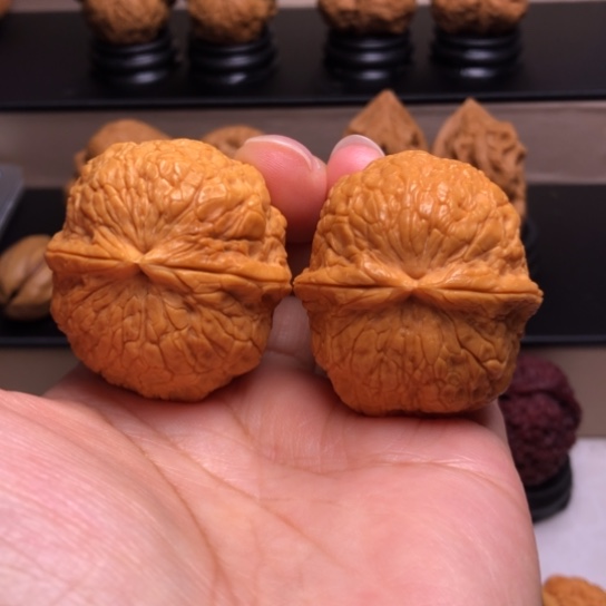 文玩核桃把件金丝绣球45