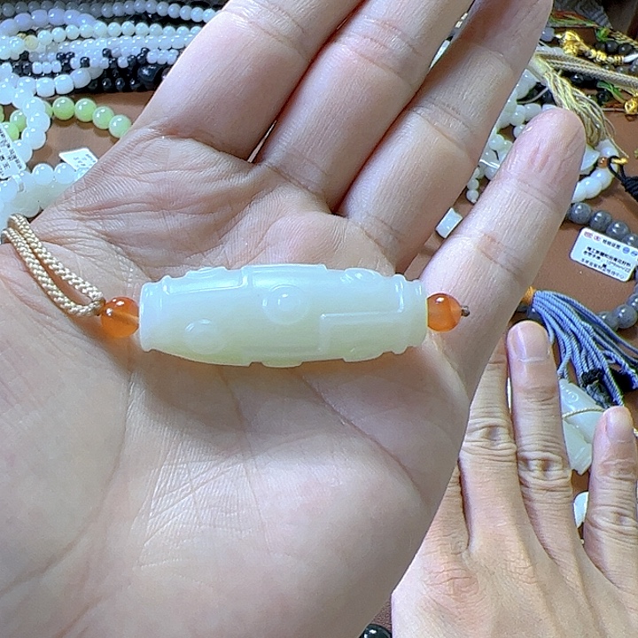 都***市吊坠(赠链)未镶嵌和田玉