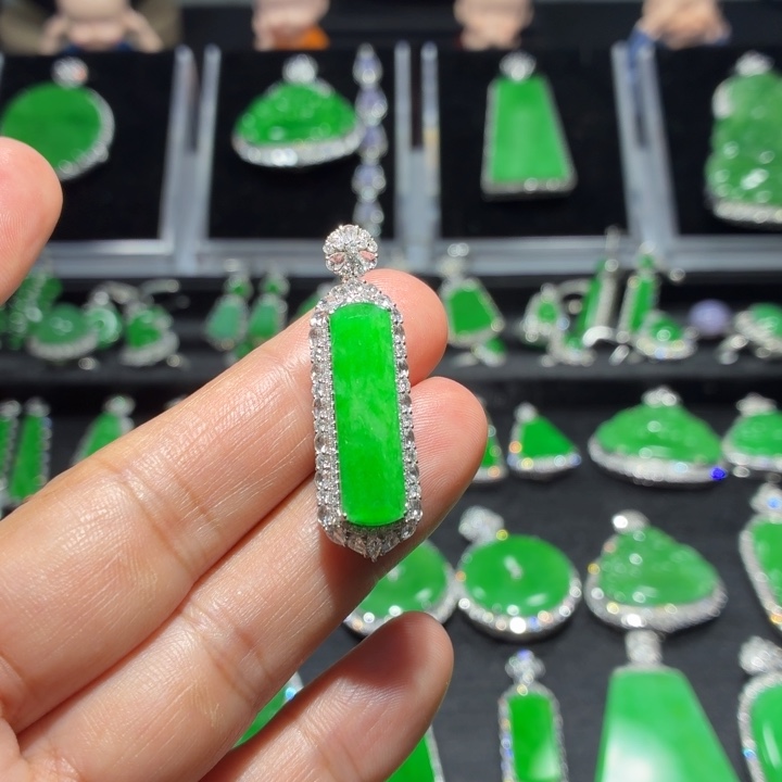 吊坠(不含链)18K金镶嵌翡翠