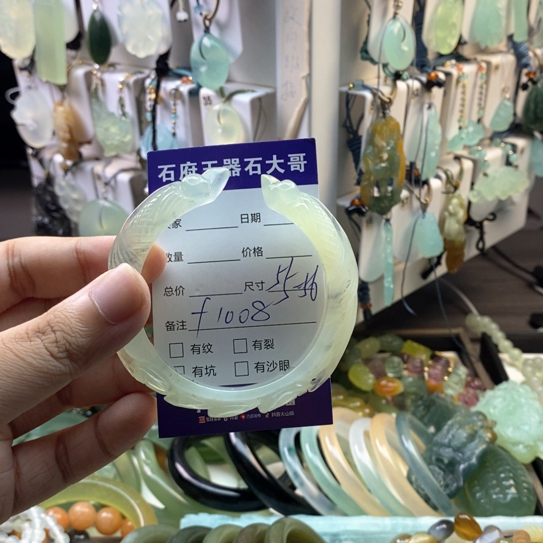 未镶嵌蛇纹石玉颈饰