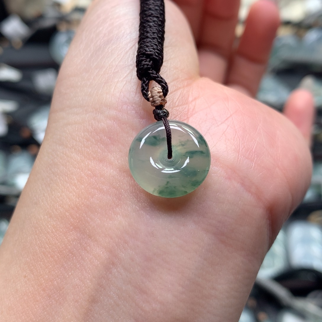 翡翠颈饰未镶嵌扣子