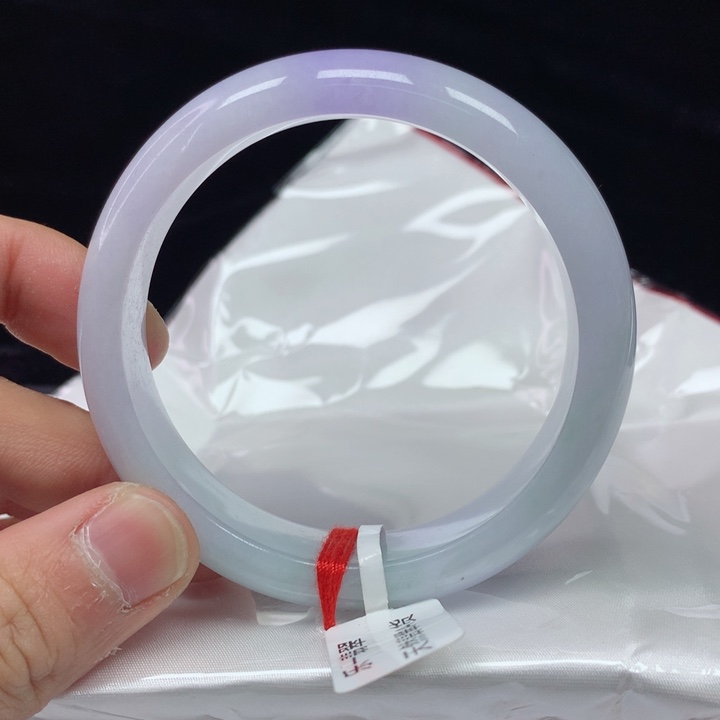 翡翠手镯（圆镯）未镶嵌55.6