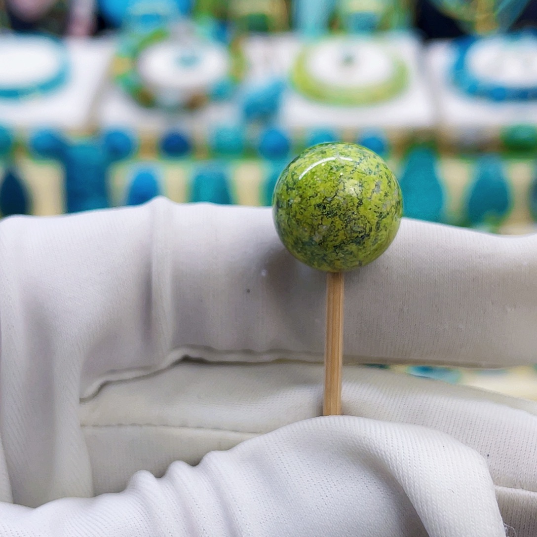 绿松石未镶嵌颈饰