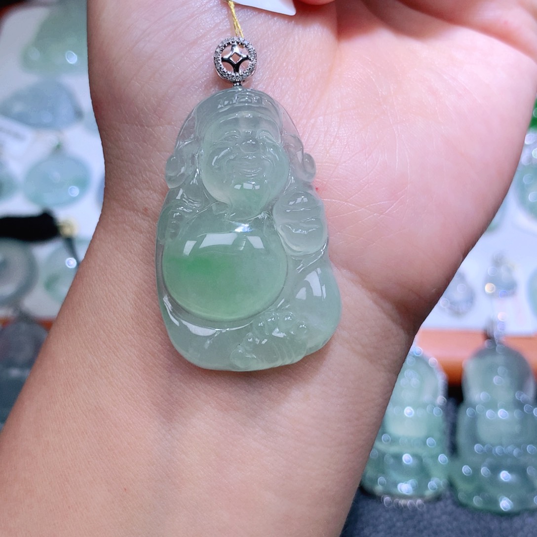 翡翠18K金镶嵌颈饰财神爷