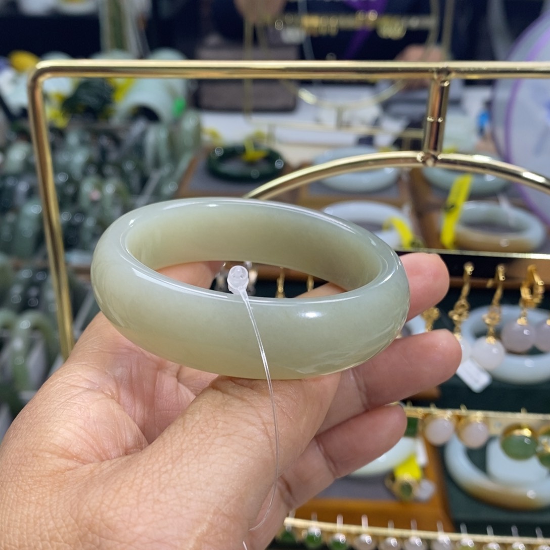 和田玉手镯未镶嵌郑*丹