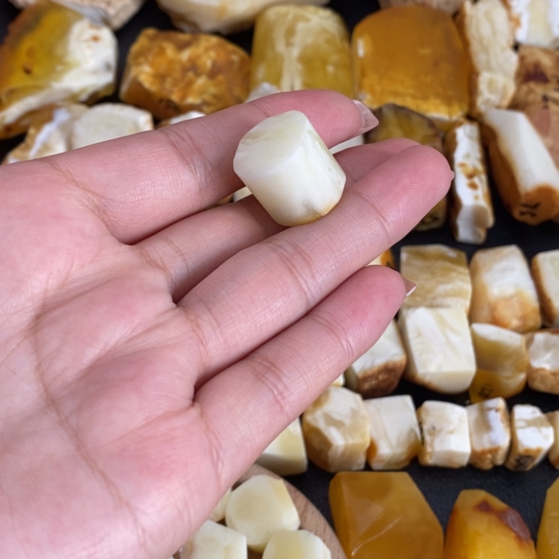 定制琥珀未镶嵌蜜蜡