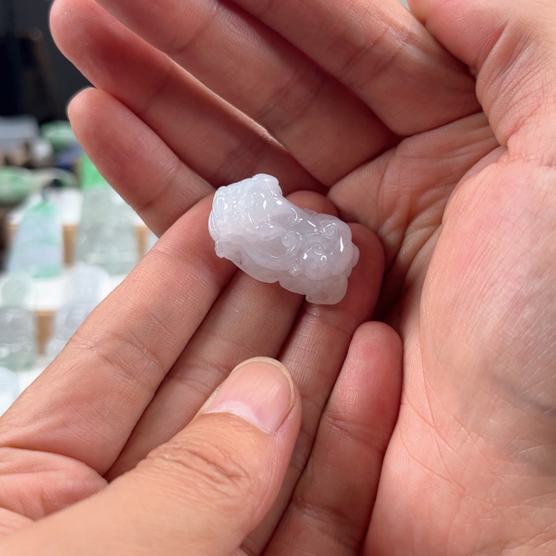 翡翠未镶嵌颈饰貔貅缅甸天然翡翠A货糯冰白月光