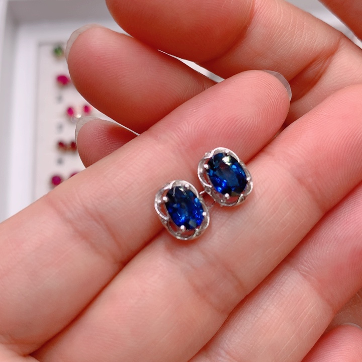 蓝宝石耳钉18K金镶嵌