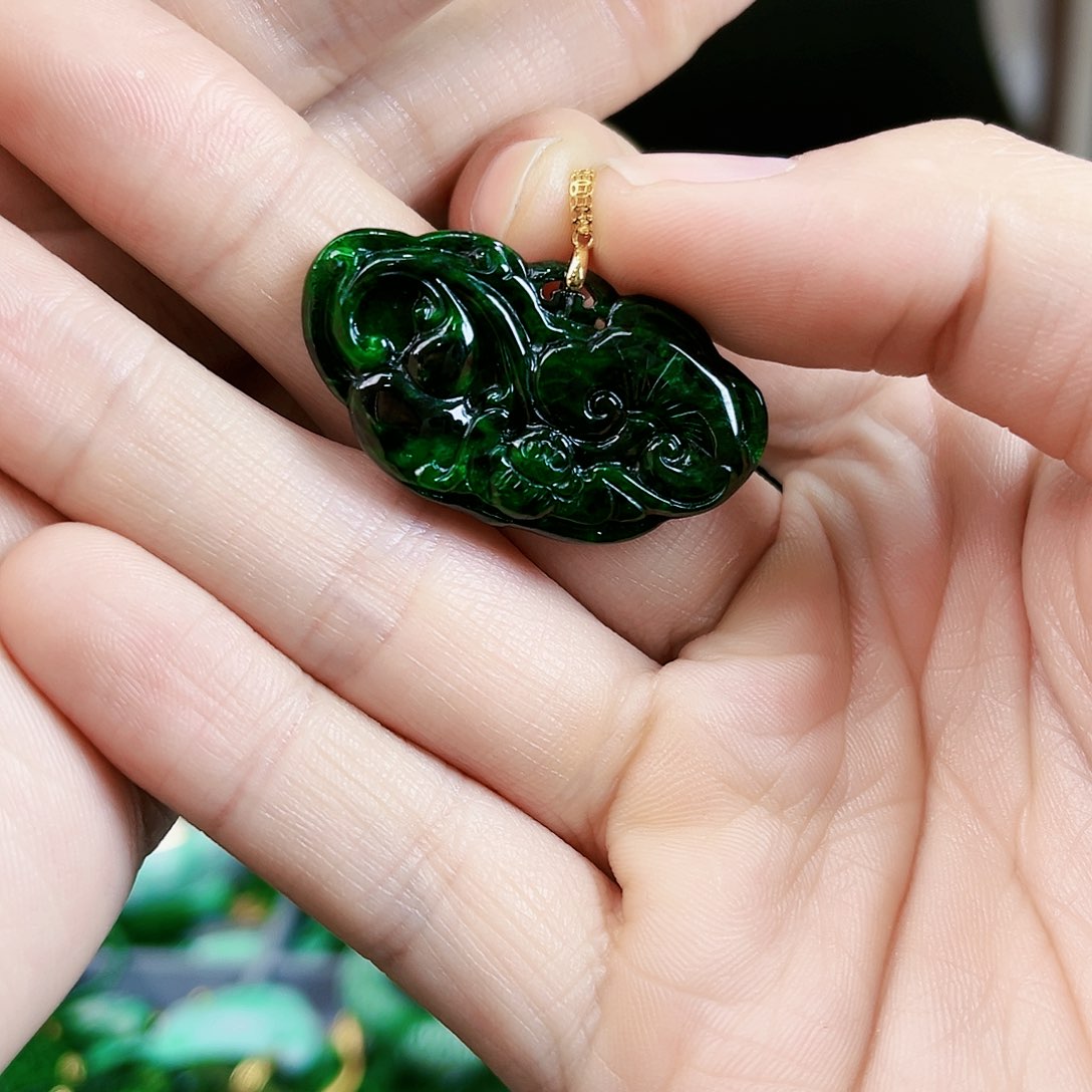 翡翠颈饰18K金镶嵌吊坠
