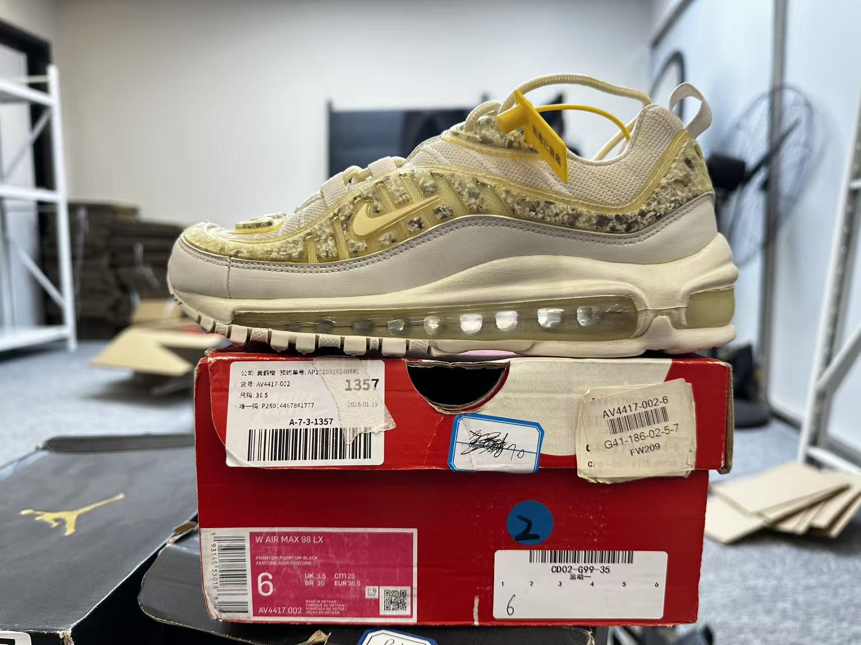 nike  MAX98  全新原盒 36.5码  11月29 bai  红盒